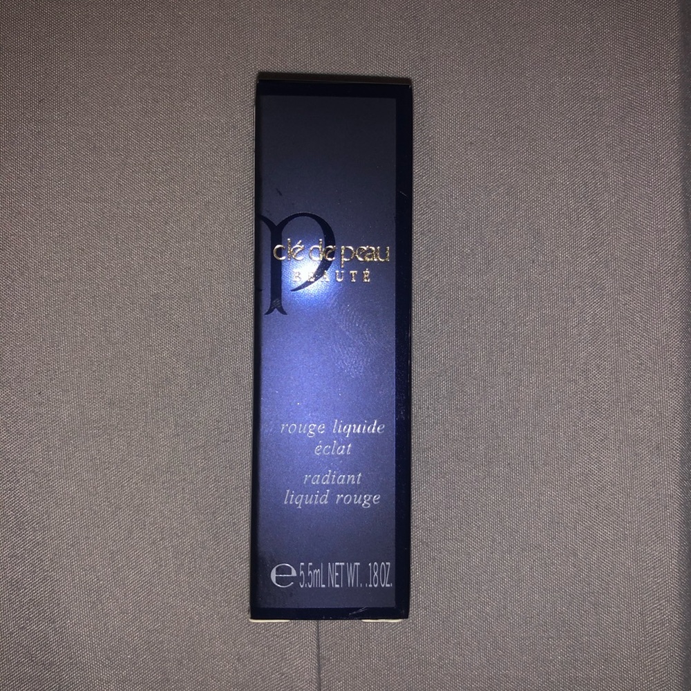 Cle de Peau rouge liquid eclat